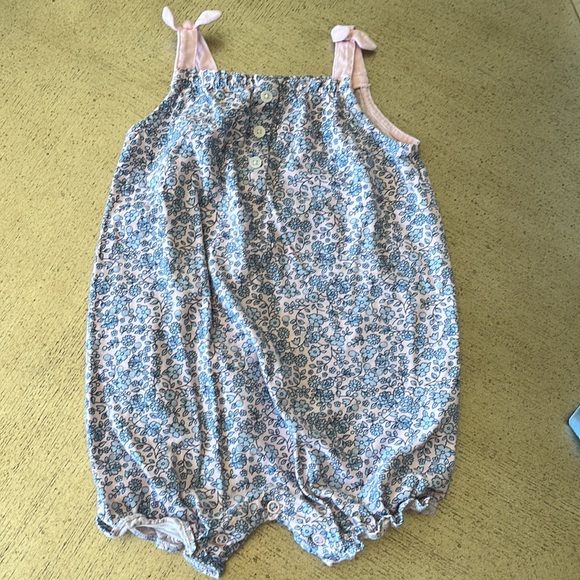 SOLD Lot Carters Summer Rompers. - Picture 6 of 7